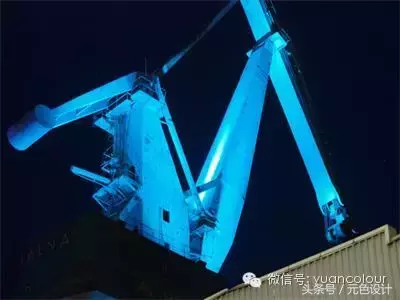「建筑色彩」古老船厂的多彩起重机