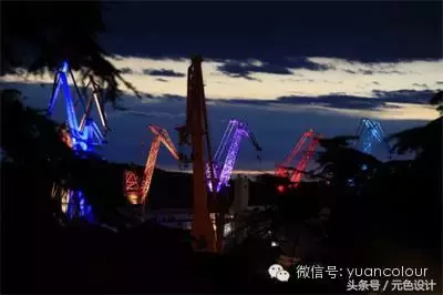 「建筑色彩」古老船厂的多彩起重机