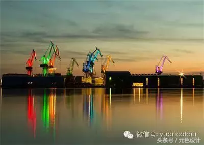 「建筑色彩」古老船厂的多彩起重机