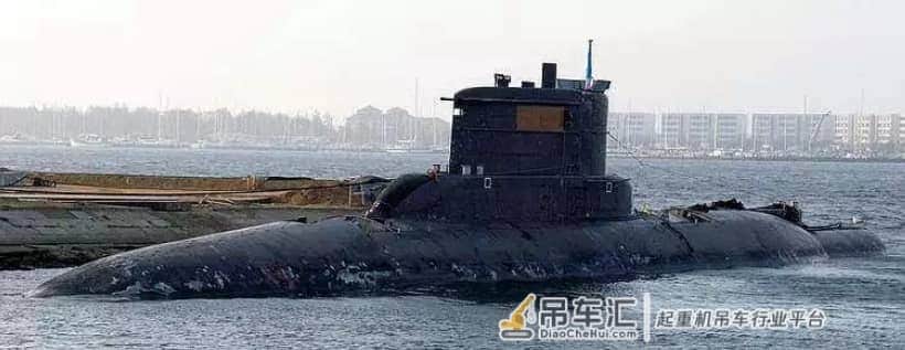 这次玩大的！利勃海尔400t与德马格600t联吊德国潜艇！