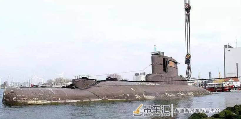 这次玩大的！利勃海尔400t与德马格600t联吊德国潜艇！