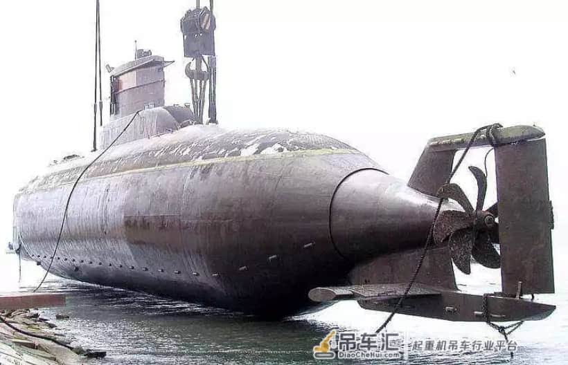这次玩大的！利勃海尔400t与德马格600t联吊德国潜艇！