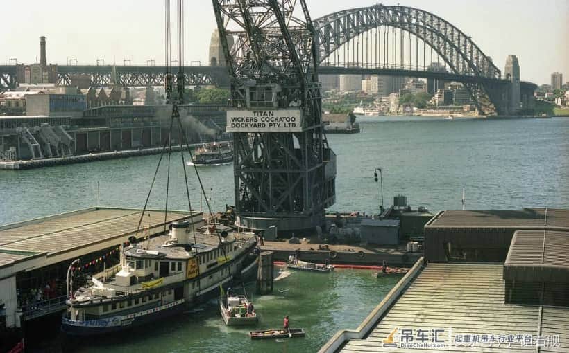 二战德国造114米浮式起重机 77年后这个巨无霸依旧能用