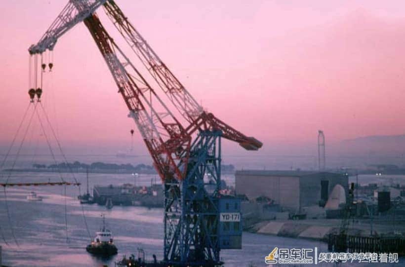 二战德国造114米浮式起重机 77年后这个巨无霸依旧能用