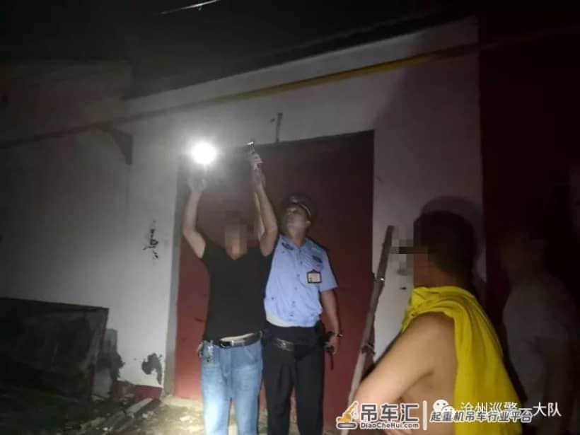 吊车操作失误造成大范围停电,居民报警求助|沧州市民两千多元不翼而飞,嫌疑人是他……