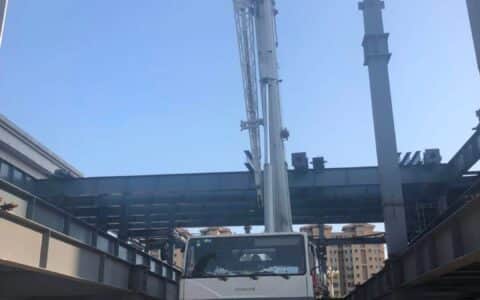 没10年吊装经验，玩不出这招“空中支腿”！