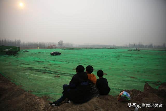 壮观!“亚洲最大高铁站”吊车林立,住在工地旁部分村民已搬迁