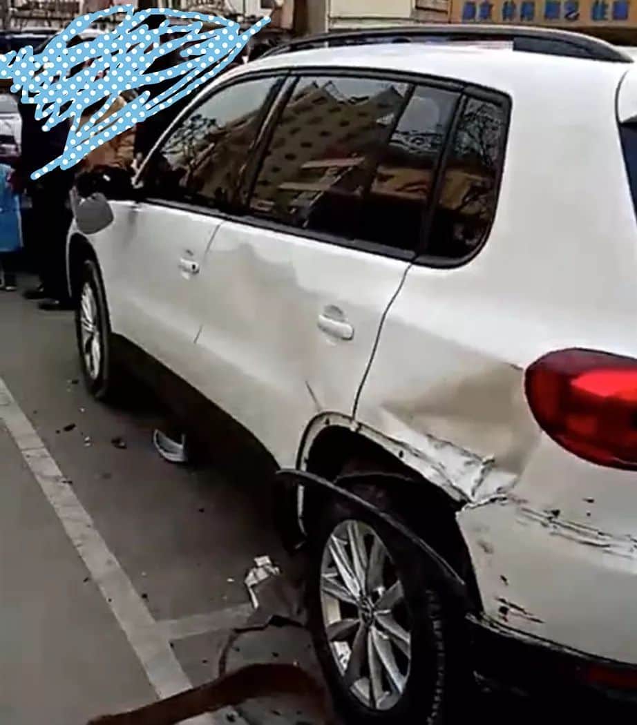 宝应一女司机油门当刹车，结果……