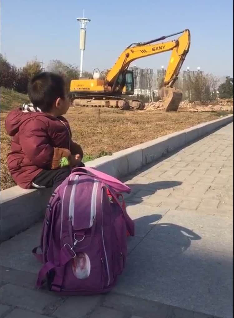 喜欢工程车的娃颇有发散思维!吊车排名第一,挖掘机排名第二……