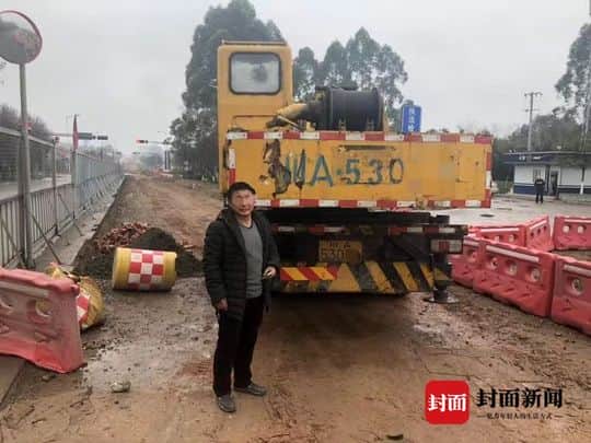 “自学成才”男子自认为技术过关 无证驾驶吊车 交警:行拘!