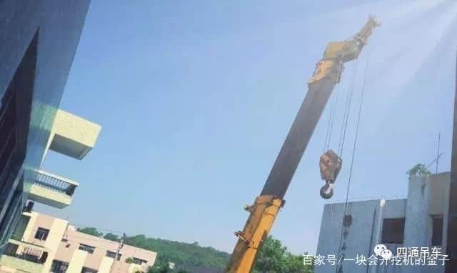 吊车司机的真实生活，看完后你还羡慕吗？