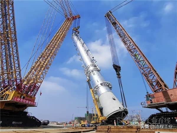限量版“世界第一吊” 开动,中科项目111米第一高塔吊装成功!