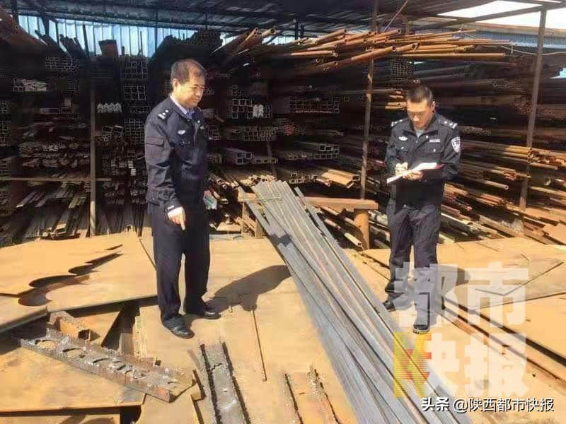 成吨的钢板都偷?陕西咸阳两男子雇人开卡车、吊车偷钢板 被刑拘