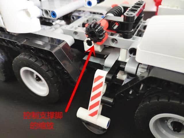 米兔积木工程吊车,用双手拼搭出不一样的成就感