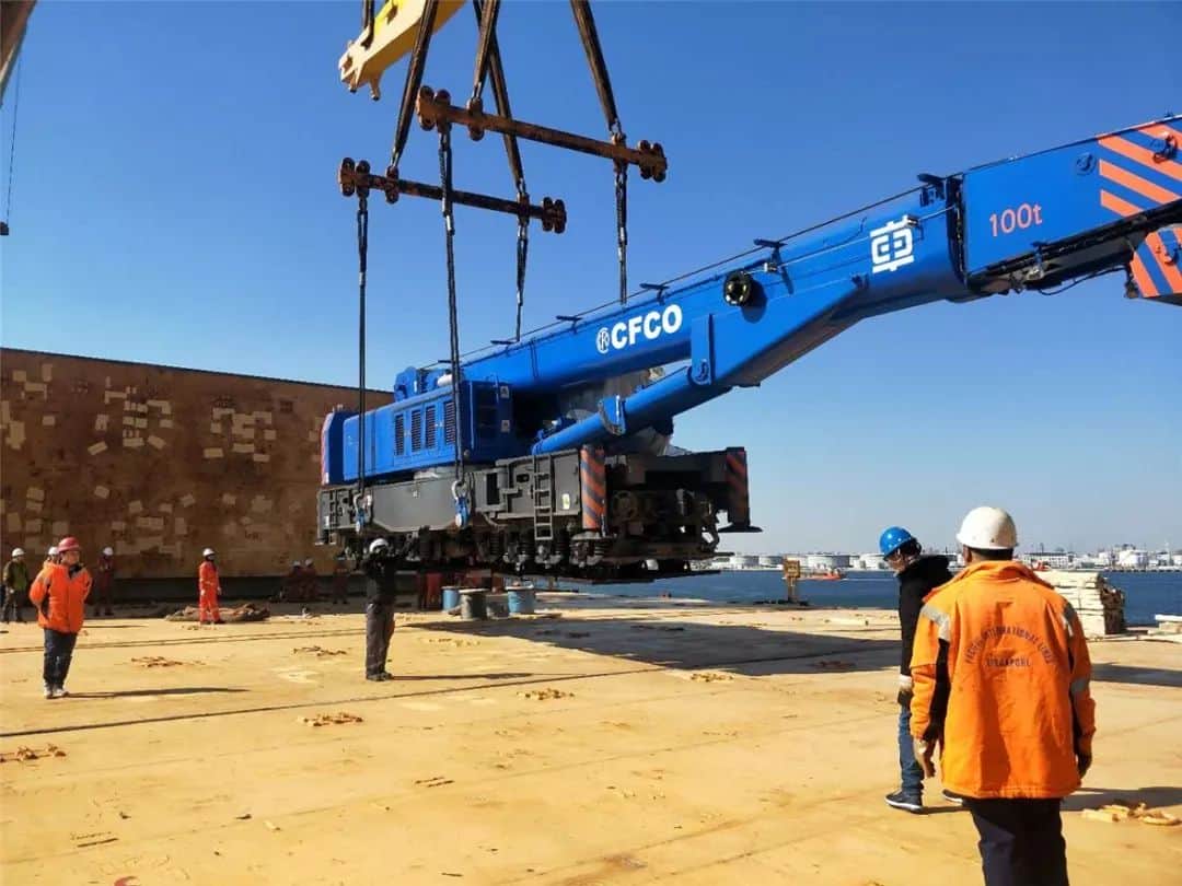 齐车公司出口刚果铁路起重机启程发运