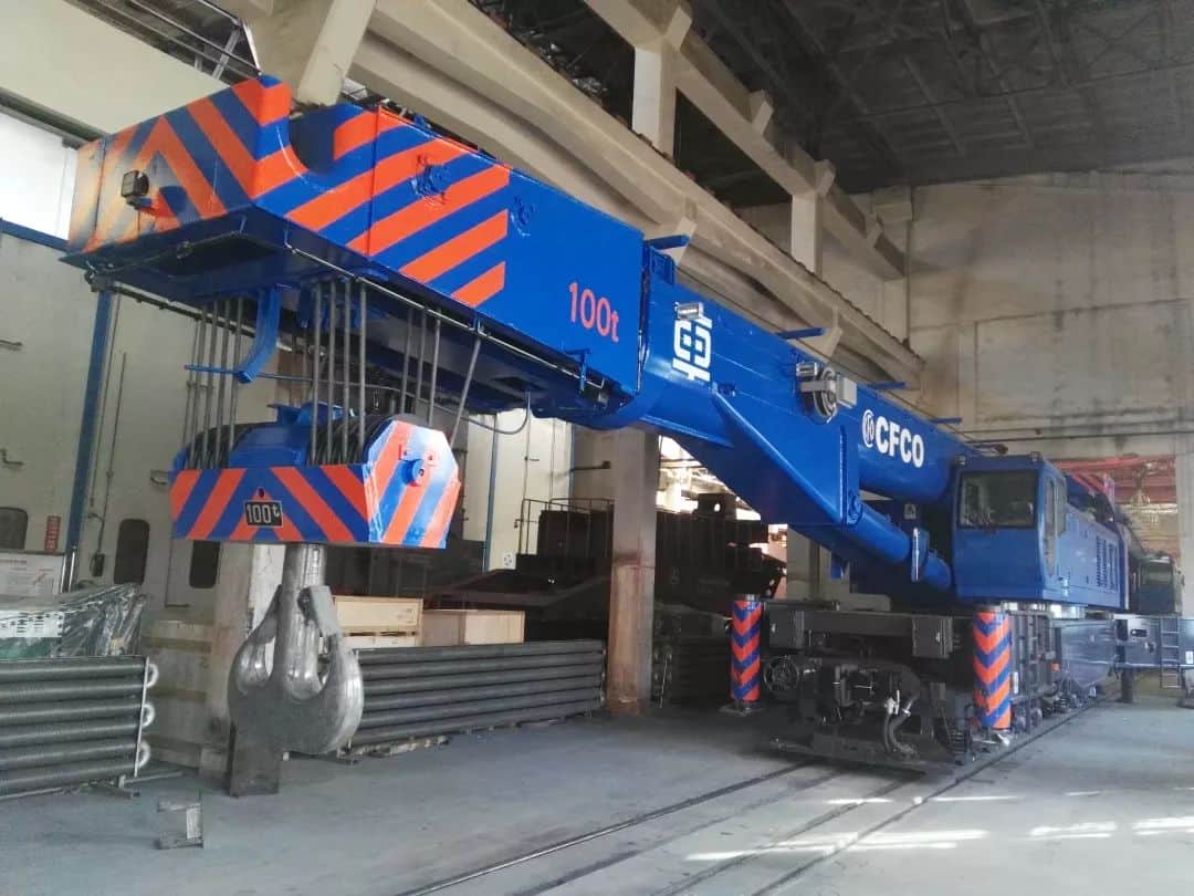 齐车公司出口刚果铁路起重机启程发运
