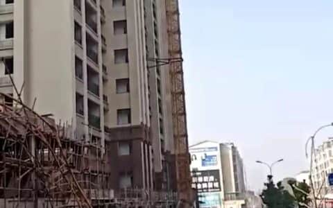 湖南一工地发生塔吊坍塌事故4死1伤，总包、监理单位降级，业主、施工方等4人被控制