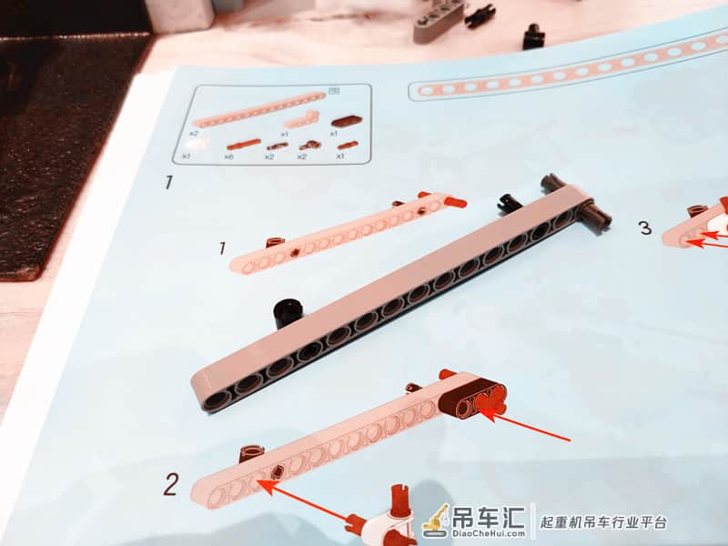 1:16仿真还原,拼完直呼过瘾,米兔积木工程吊车体验