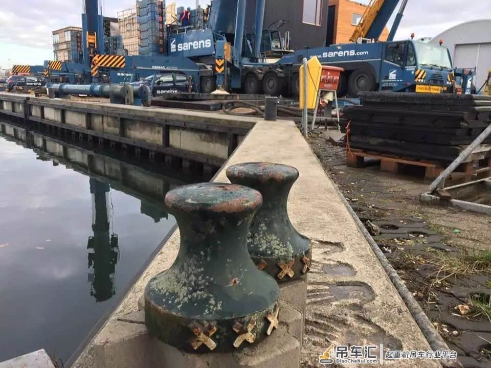 德马格AC700全地面起重机“船屋”吊装炫出色