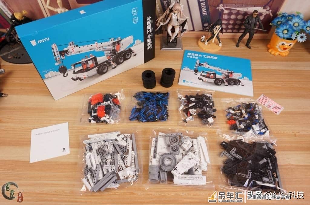 还是小米给力,这价格大家都能买得起,米兔积木工程吊车轻体验