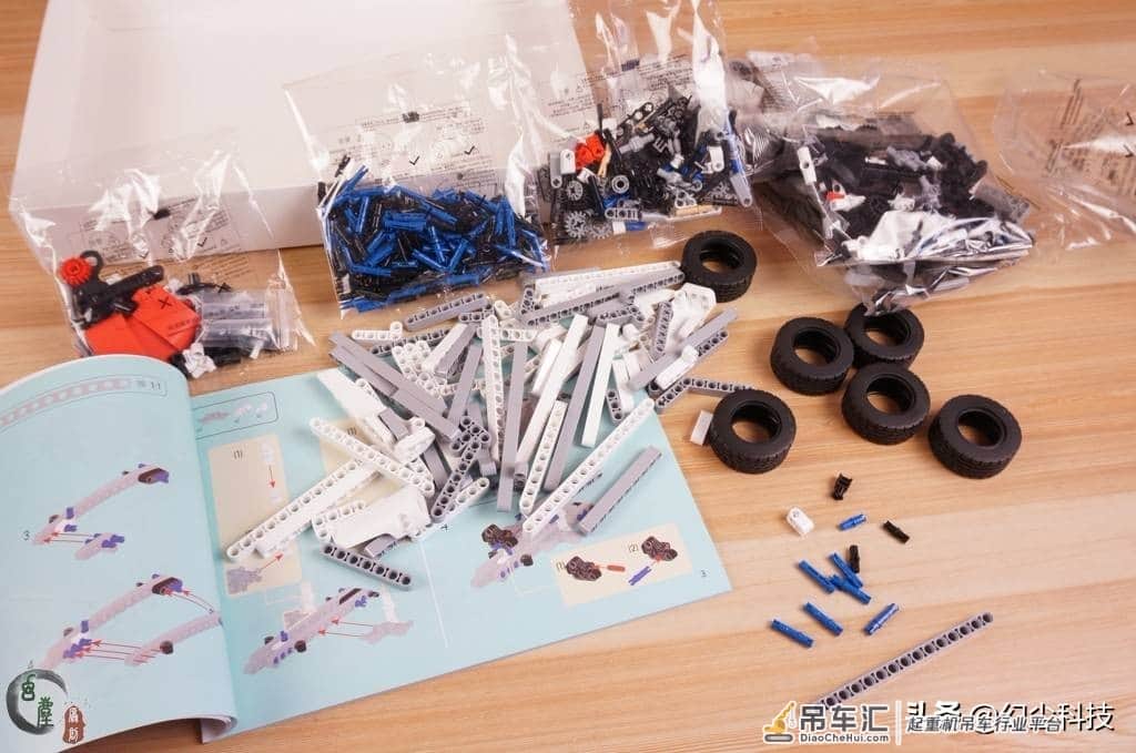 还是小米给力,这价格大家都能买得起,米兔积木工程吊车轻体验