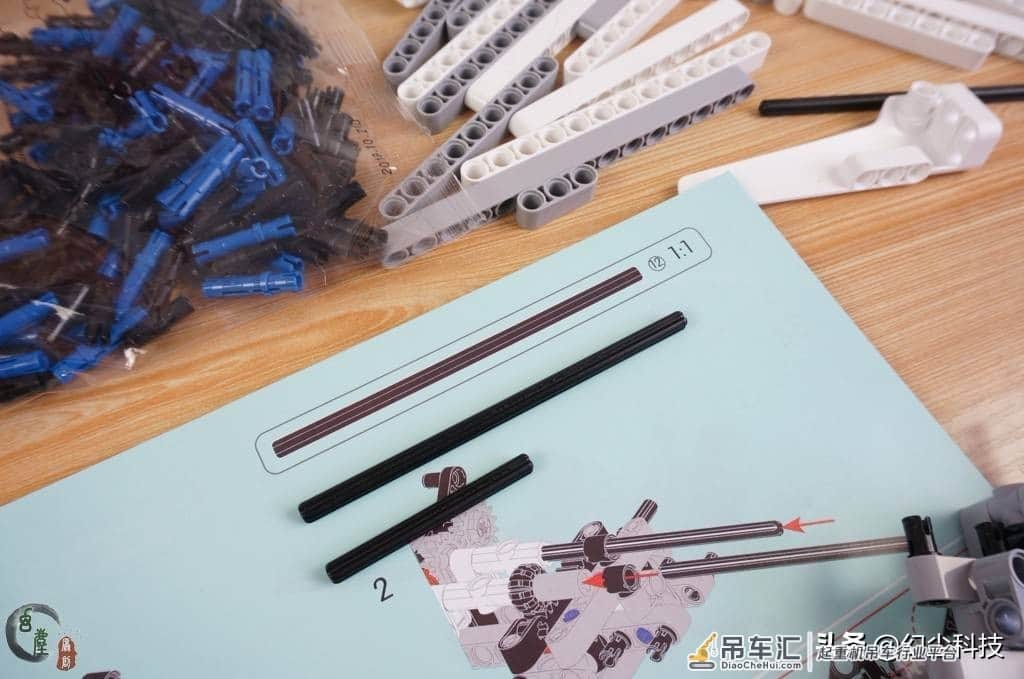 还是小米给力,这价格大家都能买得起,米兔积木工程吊车轻体验