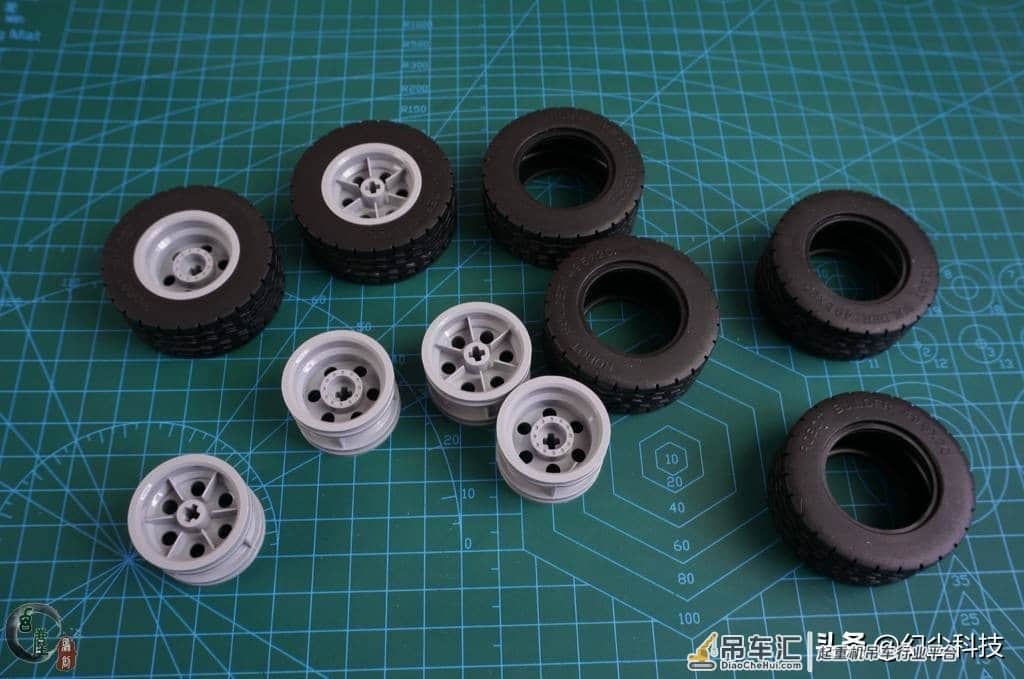 还是小米给力,这价格大家都能买得起,米兔积木工程吊车轻体验