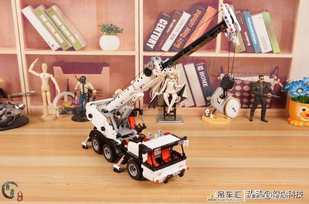 还是小米给力,这价格大家都能买得起,米兔积木工程吊车轻体验