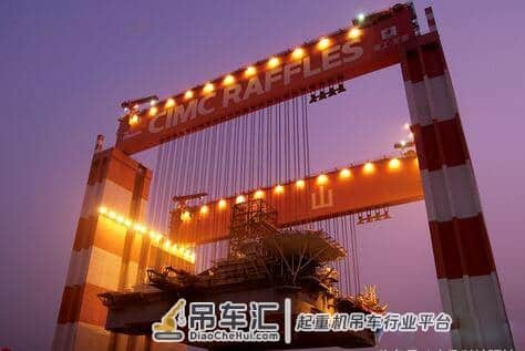 (泰山号)大国利器,万吨级起重机