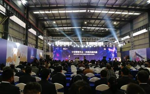 十年攀登不止 | 柳工起重机销量突破10000台暨两款新品发布