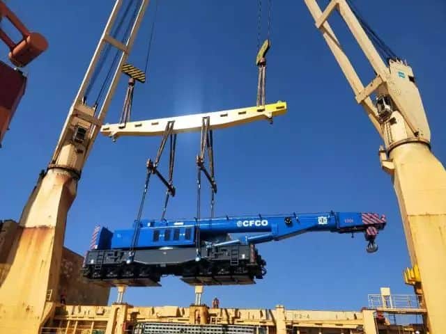 中车齐车造高端铁路起重机首次走出国门