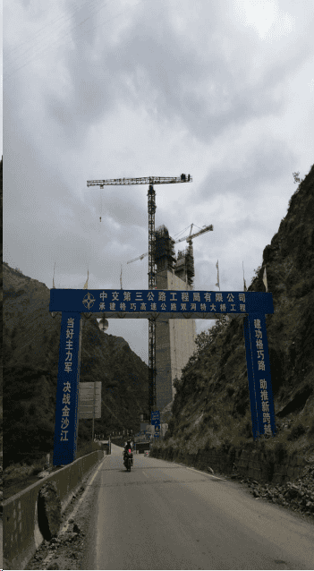 300多米高的塔吊上,塔司如何看清下方吊钩?有了这东西轻松解决