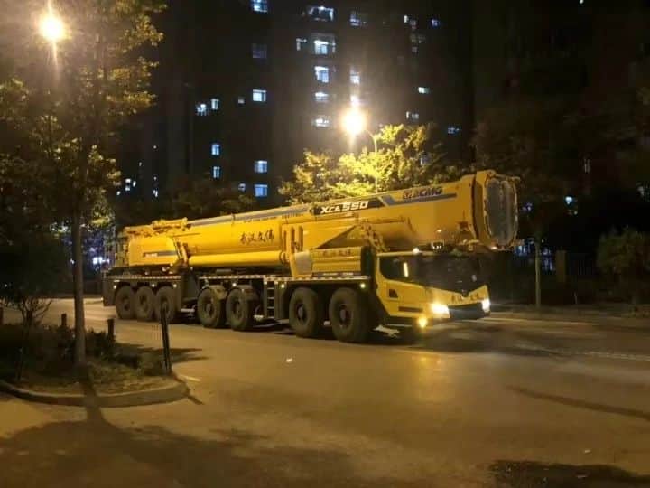 帅气!国产550吨全地面起重机武汉首秀!