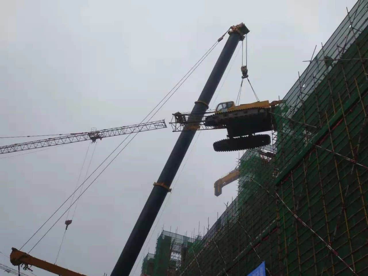 帅气!国产550吨全地面起重机武汉首秀!