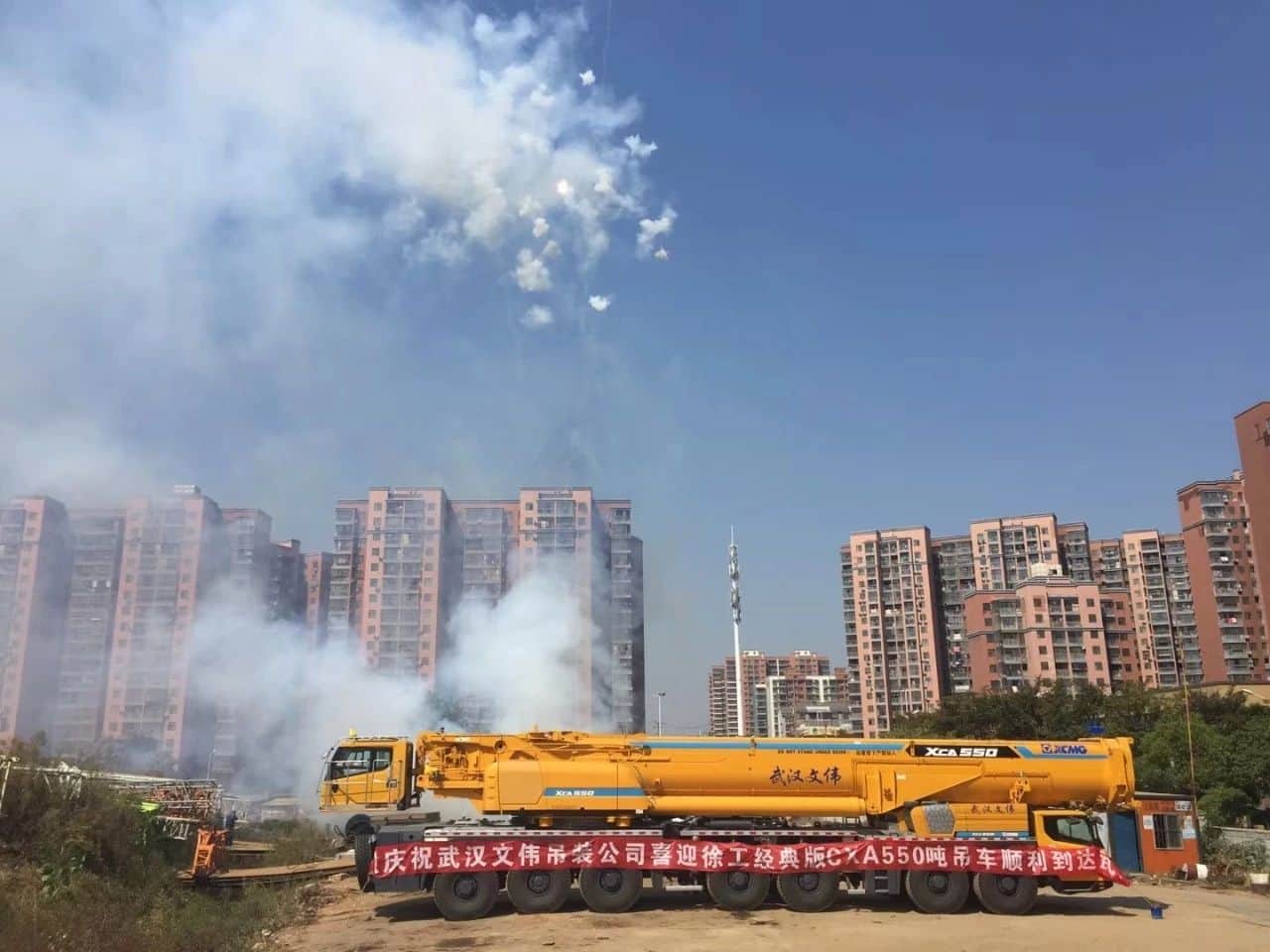 帅气!国产550吨全地面起重机武汉首秀!