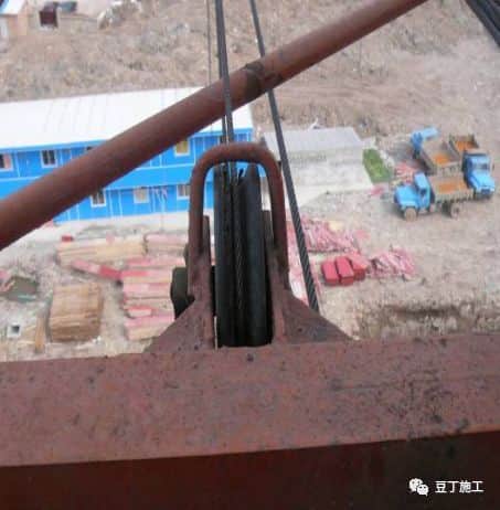 建筑工地上都有哪些起重机械设备?一篇文章超详细解说塔吊