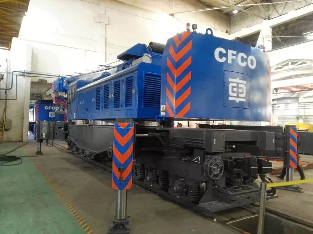 国产伸缩臂铁路起重机，最大起重量100t，你见过吗？