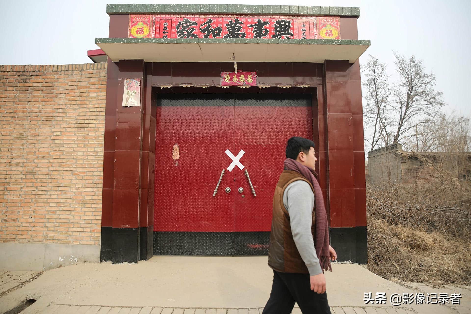 仅隔一个多月,空旷工地上现“吊车林立”,建设现场震撼