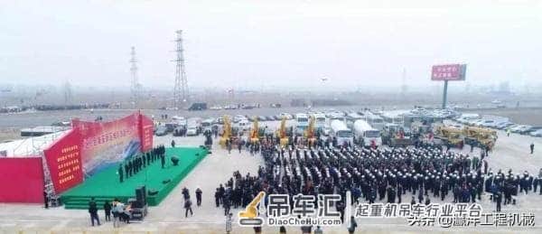 巨臂高擎 柳工起重机助推雄安大发展