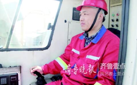 隐形牛人｜帅呆了！开着大吊车，他能往酒瓶里“插针”