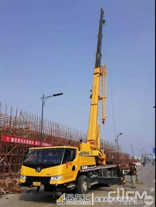 超13万公里的“大动脉”连接 徐工挑起中国起重机械发展的大梁