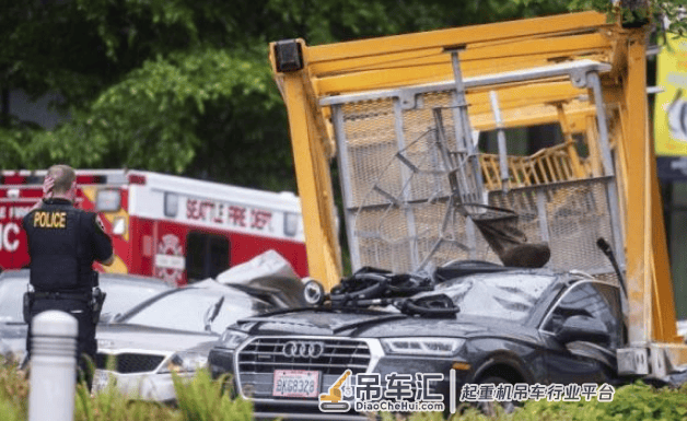 惨剧!西雅图一架起重机高空坠落,压6车酿4死4伤