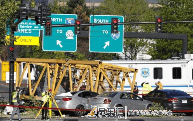 惨剧!西雅图一架起重机高空坠落,压6车酿4死4伤