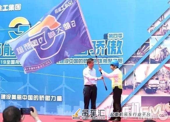 徐工29台起重机交付 一路“黔”行 G无止境