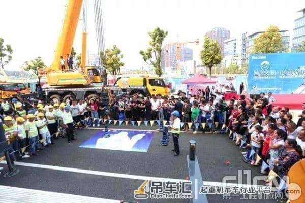 徐工29台起重机交付 一路“黔”行 G无止境