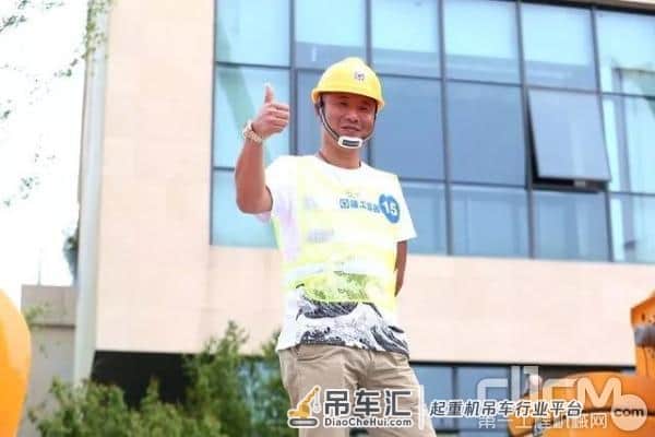 徐工29台起重机交付 一路“黔”行 G无止境