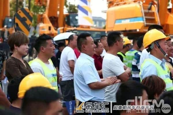 徐工29台起重机交付 一路“黔”行 G无止境
