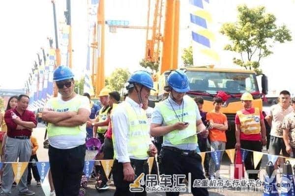 徐工29台起重机交付 一路“黔”行 G无止境