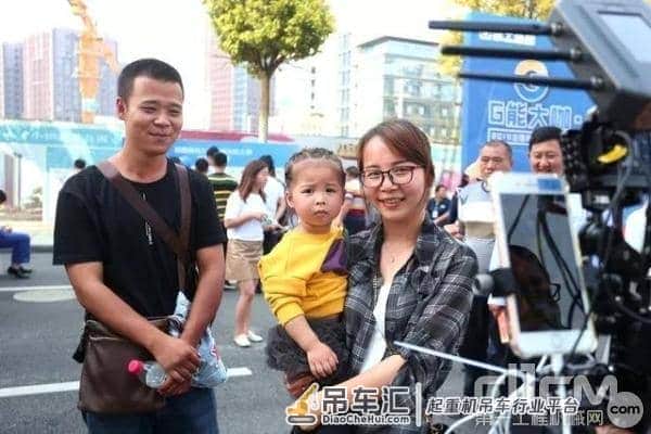 徐工29台起重机交付 一路“黔”行 G无止境