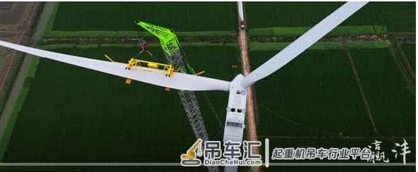 中联重科ZCC9800W起重机创造风电吊装新高度!